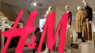 H&M comunica el cierre de 28 tiendas en Espa&#241;a y el despido de 588 trabajadores