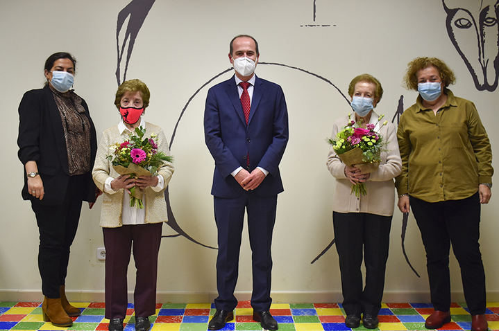 UN APLAUSO : El Ayuntamiento rinde un MERECIDÍSIMO homenaje a las hermanas de Blas por su contribución a la lectura y la cultura en Guadalajara desde su Librería Alcarreña