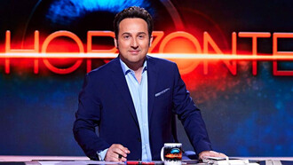 'Horizonte' se convierte en líder de audiencia por primera vez en Cuatro y supera a 'La Revuelta' y 'El Hormiguero' gracias a Ayuso
