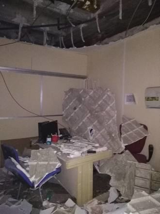 Se hunde el techo de la consulta de rehabilitación del hospital de Toledo : "El Virgen de la Salud de Toledo se cae a trozos"