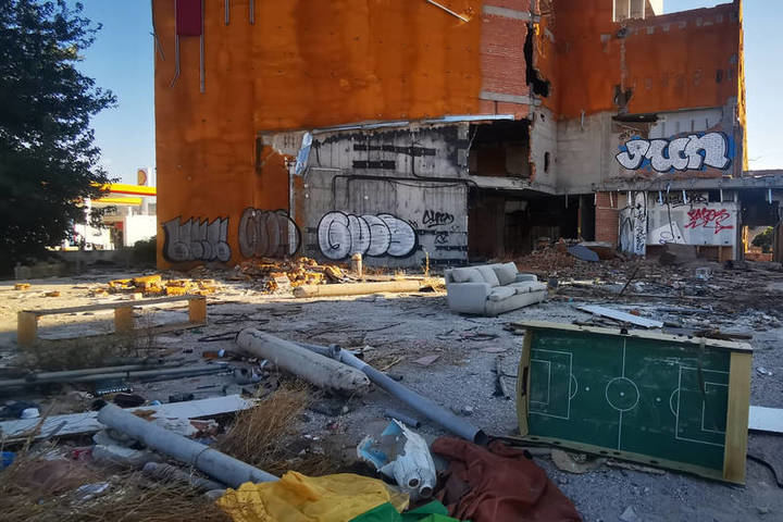 El Ayuntamiento de Azuqueca ejecutará el cerramiento parcial del hotel Amura por un importe de 16.196,95 euros