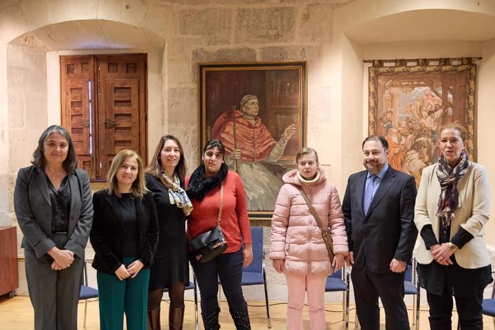 La empresa Brother Iberia beca a tres estudiantes de la Universidad de Alcalá