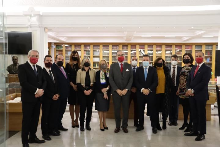 El Ilustre Colegio de Abogados de Guadalajara firma ventajosos acuerdos con la Junta y el colegio madrileño