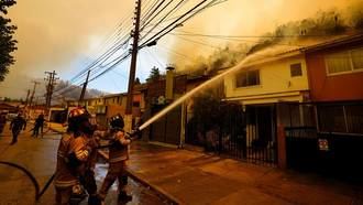 123 muertos y miles de personas evacuadas, el fuego extiende la tragedia en Chile