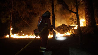 Evac&#250;an a 3.000 personas tras reactivarse el incendio de Tenerife, que pasa a nivel 2