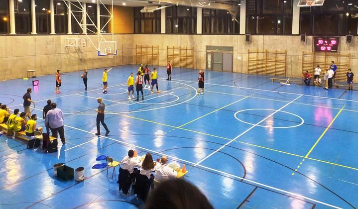 El Isover Basket Azuqueca con tan solo seis jugadores de campo disponibles tuvo opciones de victoria hasta el último segundo