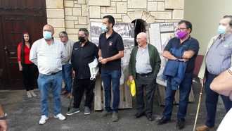 El Ayuntamiento de Jadraque homenajea los sus vecinos con una placa en el 40 aniversario del inicio de la obras de la Plaza de toros
