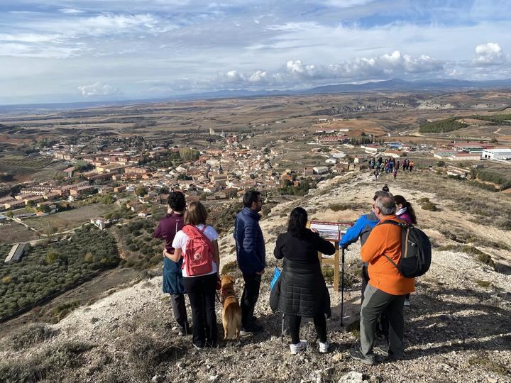 Casi medio centenar de personas disfrutaron este domingo de una ruta senderista en Jadraque