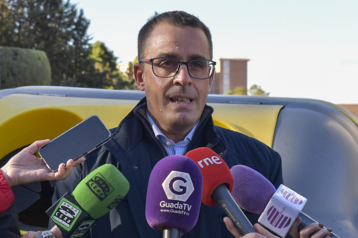 El Ayuntamiento de Guadalajara sustituye 135 contenedores metálicos ya en desuso por nuevas unidades más cómodas para el vecindario