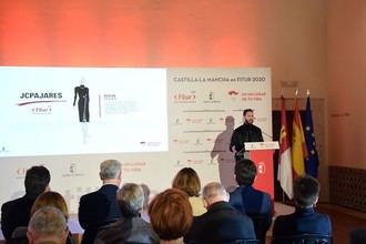 JCPAJARES dise&#241;a los uniformes del personal de Castilla-La Mancha para la Feria Internacional del Turismo 2020