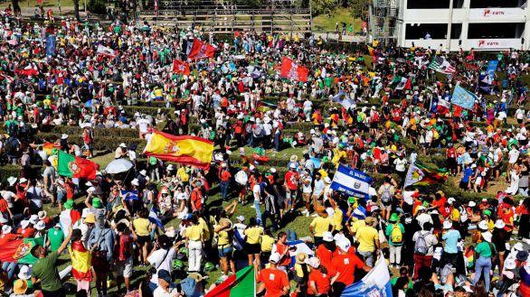 Unos 200.000 fieles toman Lisboa, paralizada el primer día de la Jornada Mundial de la Juventud 