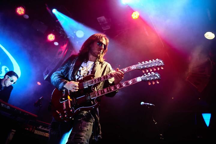 El guitarrista almonacileño y universal, Jorge Salán, presenta su rockumentary '20 años no son nada'