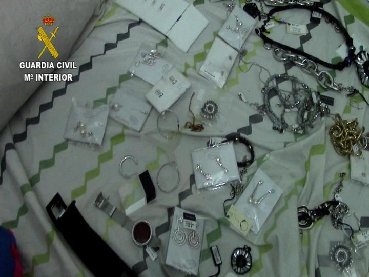La Guardia Civil detiene a cinco personas por numerosos delitos contra el patrimonio, entre ellos una joyería en Torrijos y otra en La Puebla de Montalbán
