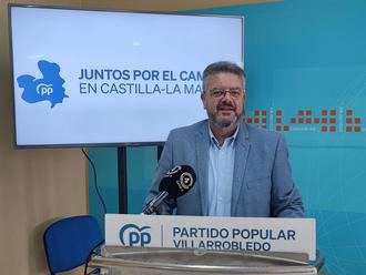 La actitud de Page es propia de un machirulo indecente, como si fuera un señor feudal que casa a sus súbditos