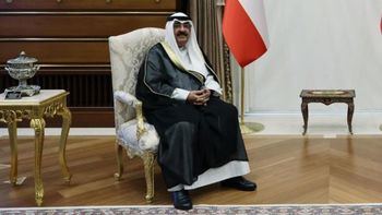 El emir de Kuwait disuelve el Parlamento y suspende parte de la Constitución