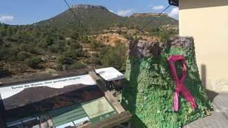 Las Tetas de Viana consigue con su lazo contra el cáncer de mama el Guinness con sus 5.720 m2