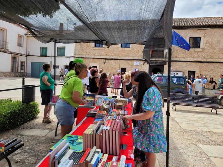 Fuentenovilla vuelve a celebrar su Mercado del Libro de Segunda Mano