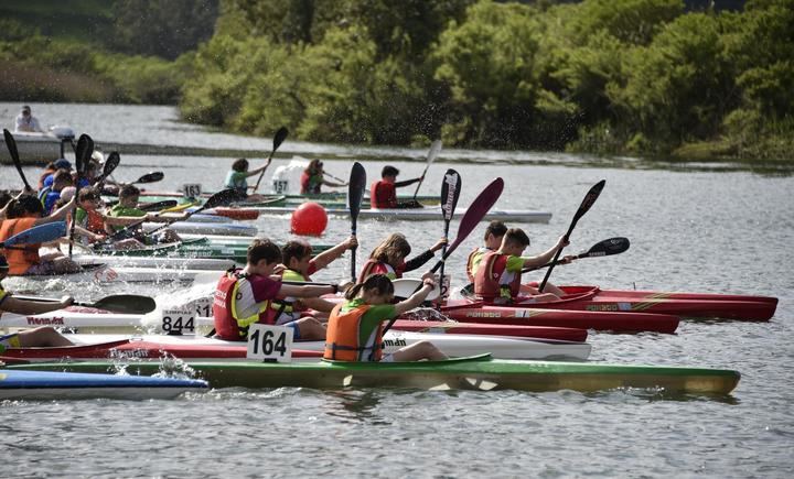 La Liga Regional de Promoción de Piragüismo arrancó en la Ría de Limpias