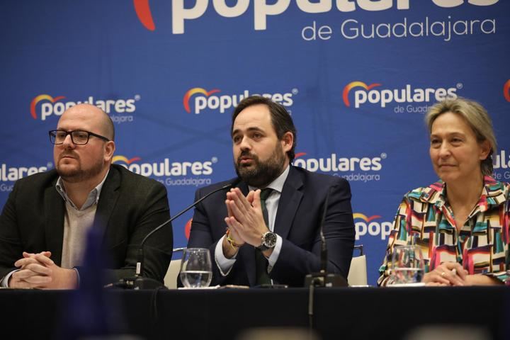 Núñez reclama a Page en Guadalajara que deje de derrochar el dinero de los castellanomanchegos y baje los impuestos en la región