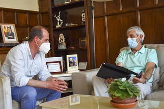 UN APLAUSO : Emotiva y entrañable despedida a Luis Barra, que se jubila hoy tras cuarenta años de servicio ejemplar en el Ayuntamiento de Guadalajara