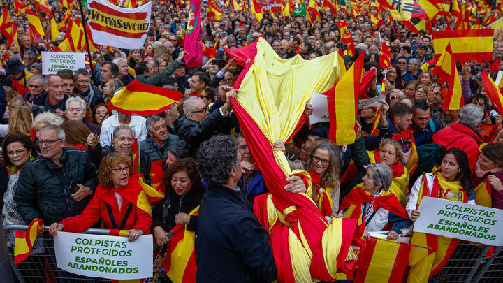 Multitudinaria manifestación en Madrid contra la amnistía de Sánchez