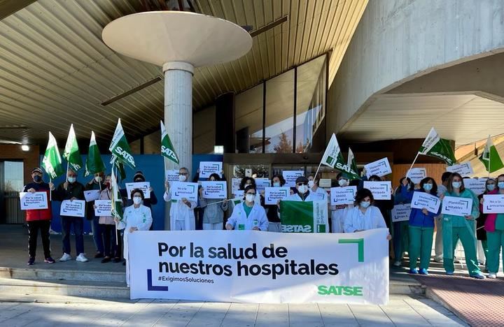 Enfermeras y fisioterapeutas protestan por la “extrema gravedad” de la salud de los hospitales de Guadalajara 