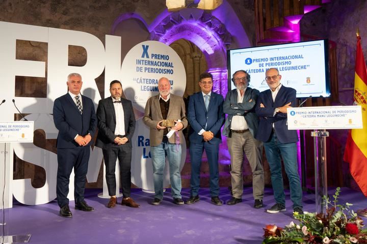 La Diputación de Guadalajara entrega a Ramón Lobo el X premio internacional de periodismo “Cátedra Manu Leguineche” 