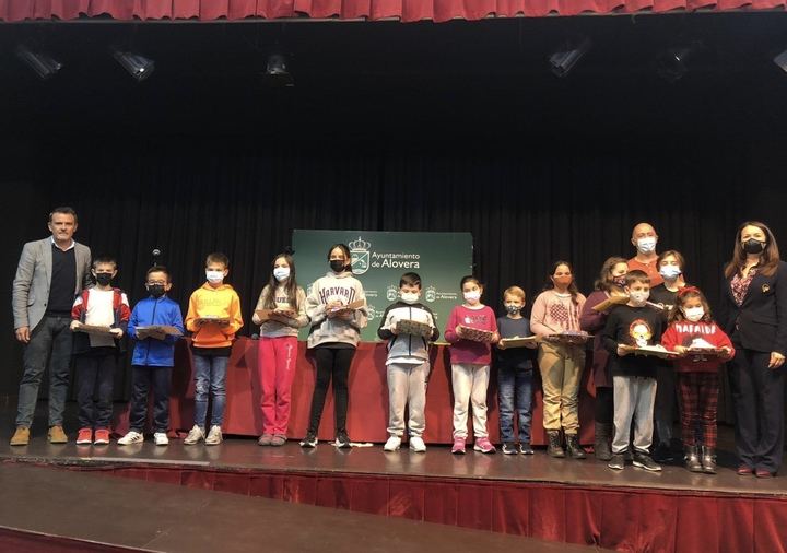 Más de mil escolares aloveranos participan en el concurso de marcapáginas sobre sostenibilidad.