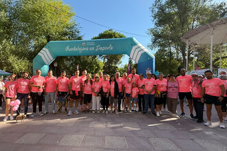 Cerca de 2.000 personas tiñen Guadalajara de rosa en la XII Marcha Contra el Cáncer
