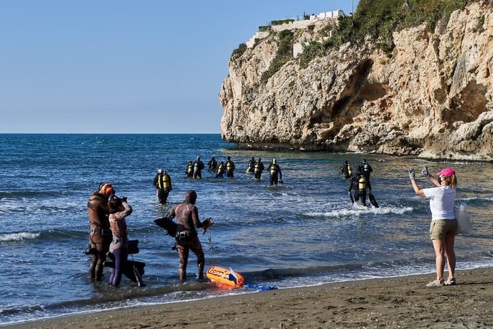 La Red de Vigilantes Marinos retira del río Júcar y del Guadiela 1.200 kilos de basura
