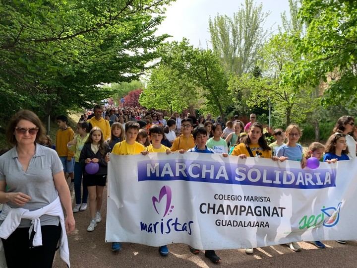 La XXIII Marcha Solidaria de Maristas llena la calle Mayor y el centro de la ciudad de Guadalajara en favor de la solidaridad, la acción por el clima y la energía asequible