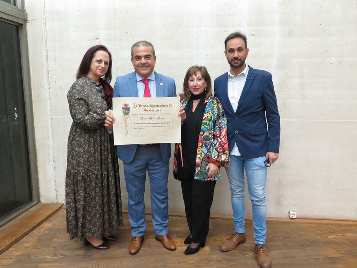El Colegio Oficial de Enfermería de Guadalajara recibe la Medalla de Oro de la Ciudad por su labor en la lucha contra el coronavirus