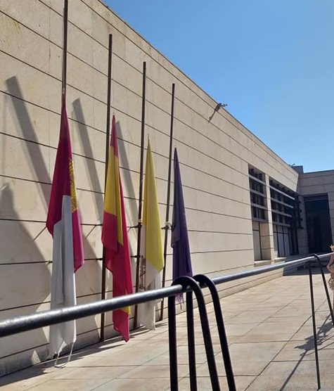 Banderas a media asta en el Obispado de Guadalajara por las víctimas de la pandemia del coronavirus