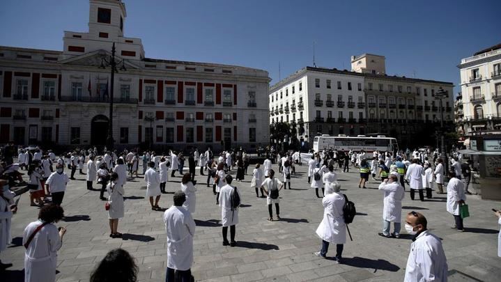 Los sindicatos médicos convocan una huelga indefinida en toda España por dignidad al trabajo