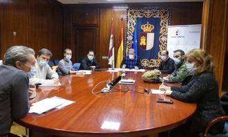 UN APLAUSO : Una veintena de militares se incorporan este jueves a las labores de retirada de hielo en Cabanillas