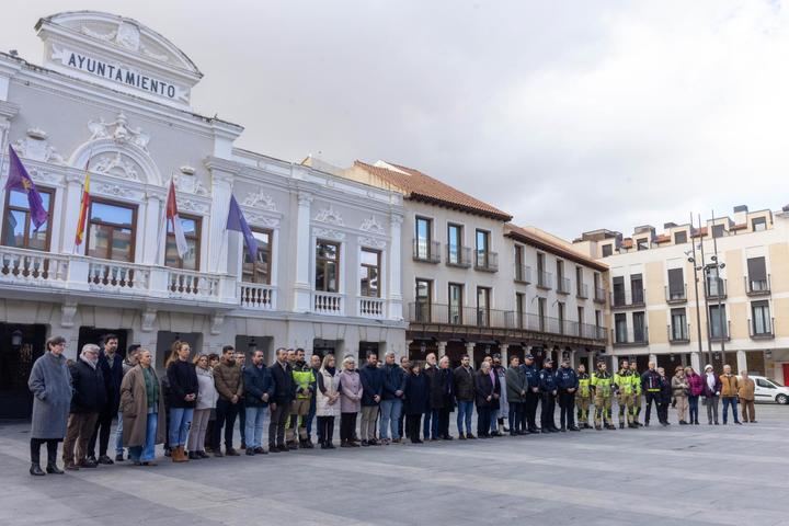 Guadalajara guarda un minuto de silencio por las víctimas del incendio en Valencia