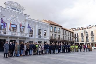 Guadalajara guarda un minuto de silencio por las víctimas del incendio en Valencia 