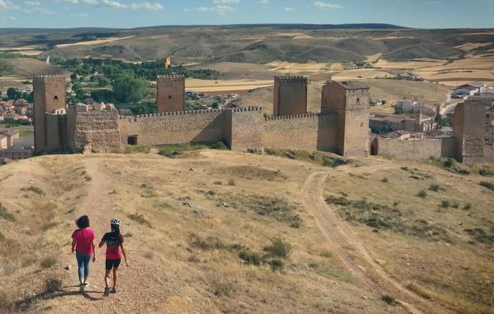 Molina de Aragón cierra el próximo episodio de “El Camino del Cid: Diario de una Ciclista” en TVE