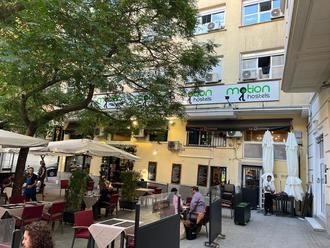 El alcalde de Madrid ve un disparate que pueda prohibirse fumar al aire libre en espacios como terrazas