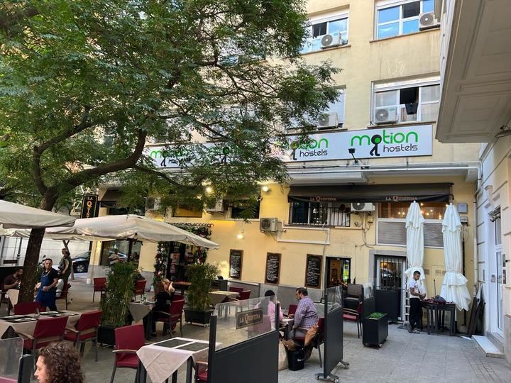 El alcalde de Madrid ve un disparate que pueda prohibirse fumar al aire libre en espacios como terrazas