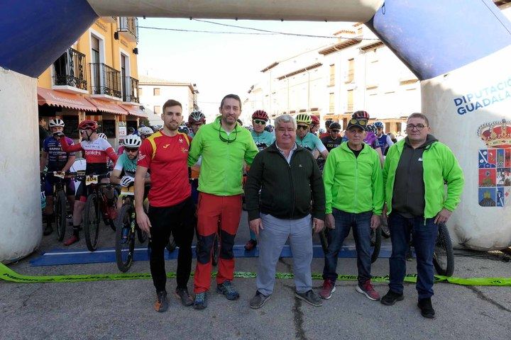 Un imperial Javier Écija se impone en el XII Encuentro MTB de Tendilla