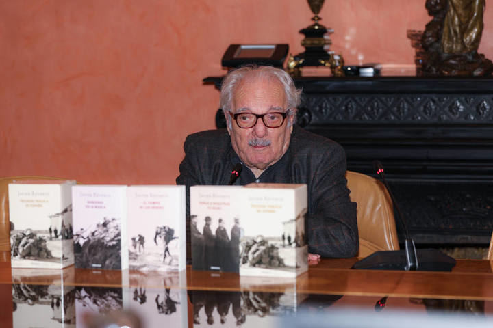 Muere a los 76 años el escritor Javier Reverte 
