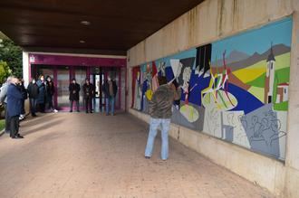 Un nuevo mural decora la entrada del Centro Cultural Miguel de Cervantes de Yunquera de Henares