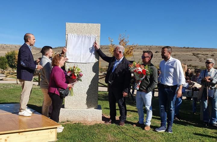 La Diputación inaugura un monolito como recuerdo y homenaje a Narciso Arranz en Cantalojas