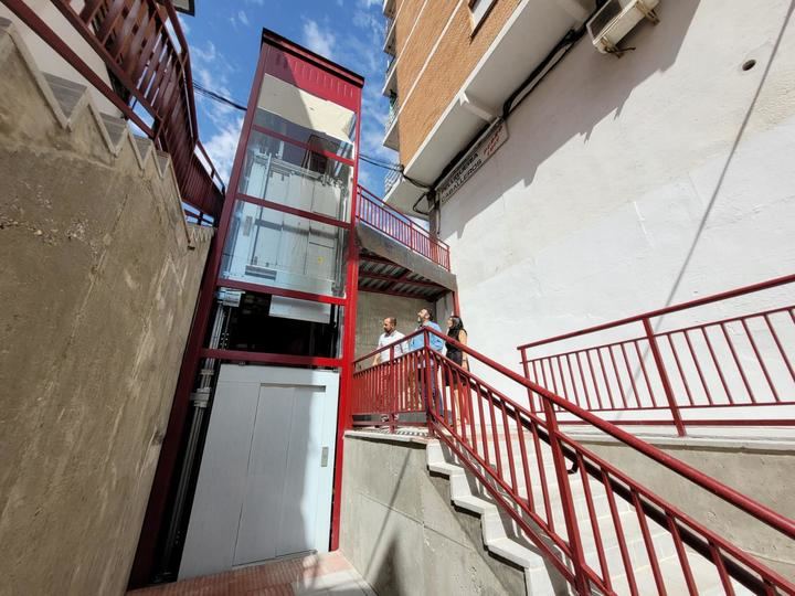 Se ultiman las obras de construcción del ascensor de la calle Nardo de Azuqueca