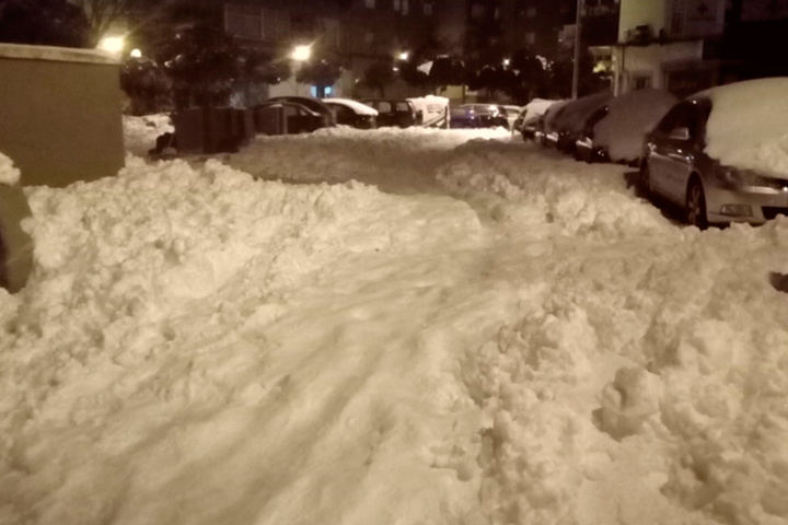 LO PEOR DE FILOMENA: Hallan el cadáver de un hombre bajo la nieve en la calle Arganda de Madrid