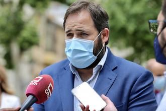 Núñez pide a los Gobiernos de Sánchez y Page que sean sensibles con los ayuntamientos en el reparto de los fondos europeos