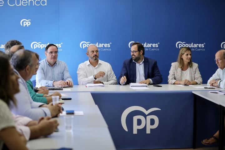 Núñez espera valentía de Page ante Sánchez y le insta a reclamar al Gobierno la eliminación del impuesto de hidrocarburos