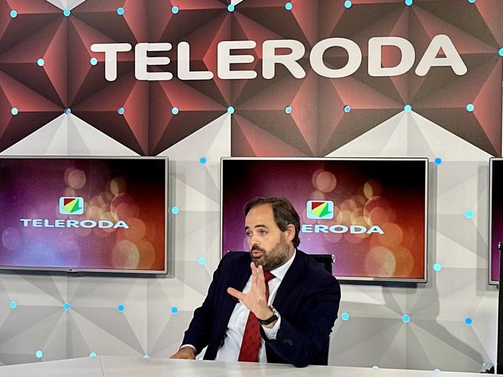 Nuñez afirma que el PSOE de Castilla-La Mancha, en bloque, ha dado carta blanca a Sánchez para negociar la amnistía, mostrándole su apoyo incondicional