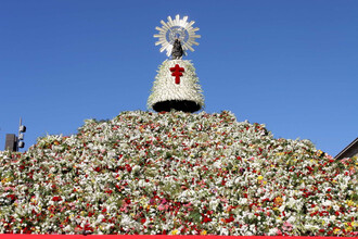 La Ofrenda de Flores a la Virgen del Pilar de reúne a más de 100.000 personas en Zaragoza